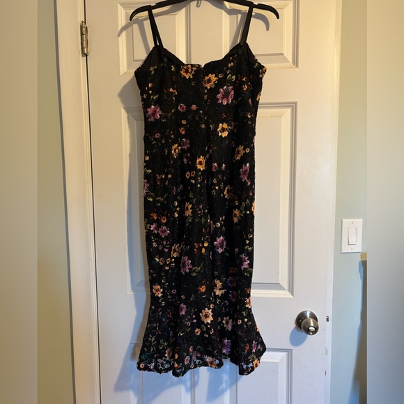 Guess size 10 floral lace dress - Picture 2 of 3